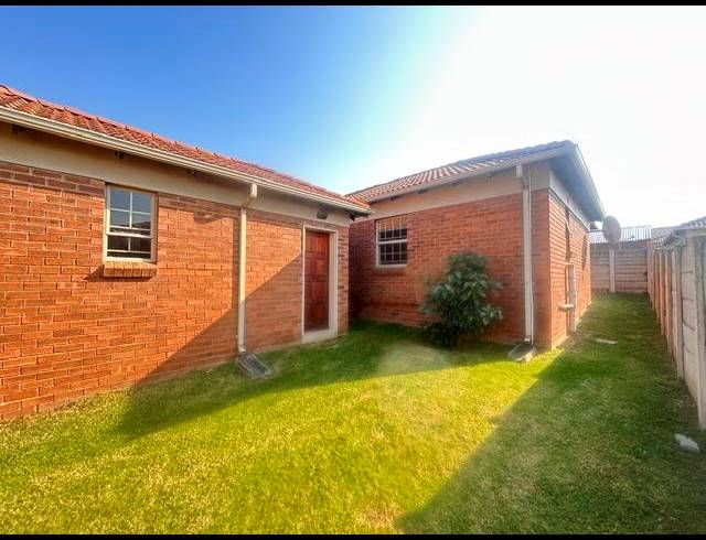 3 BEDROOM HOUSE FOR SALE IN THATCH HILL ESTATE